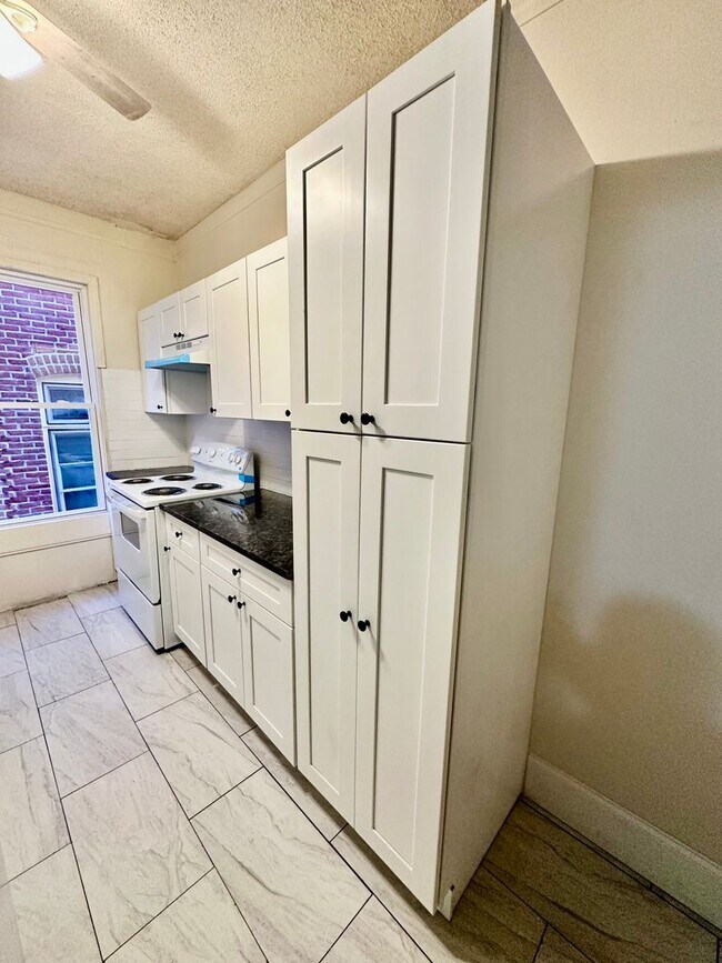 Building Photo - 43 S 13th St