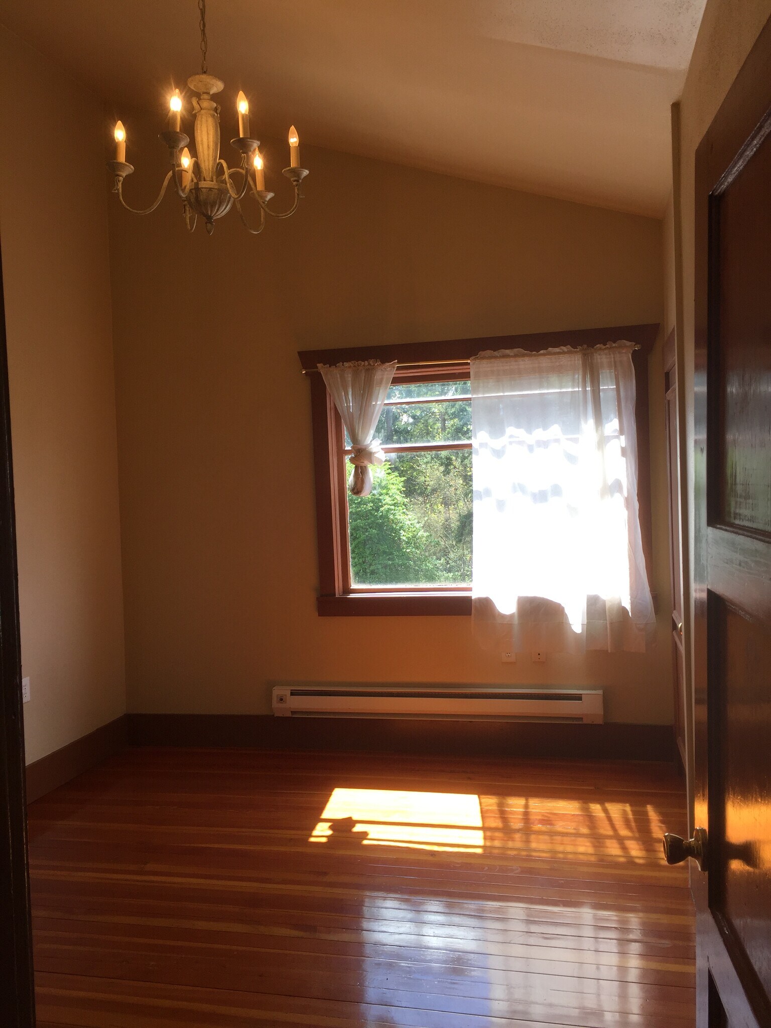 Building Photo - 105 125th St E