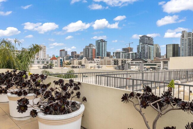 Building Photo - Chic Furnished Loft with Bay Views in the ...