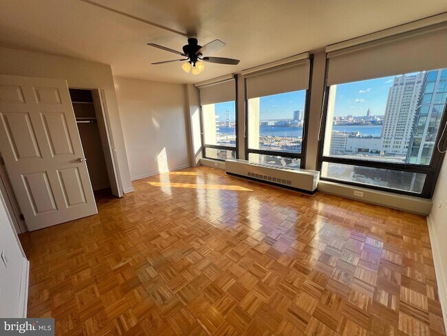 Building Photo - 200 Locust St