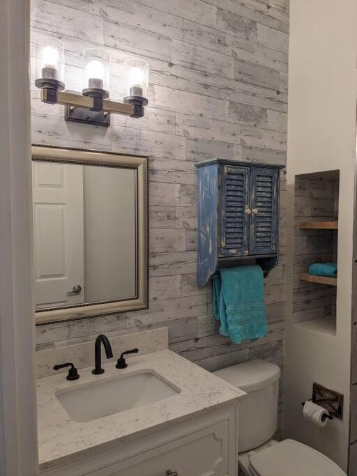 Remodeled bath - 25000 Tamiami Trl E