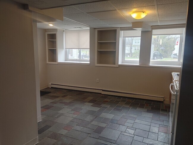 Building Photo - 65 Curve St