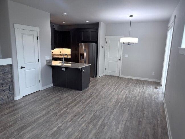 Building Photo - Charming and Sophisticated