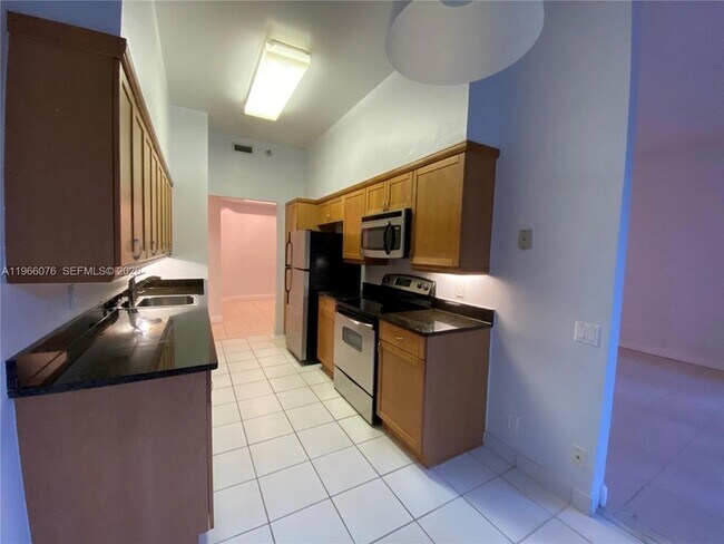 Building Photo - 3640 Yacht Club Dr