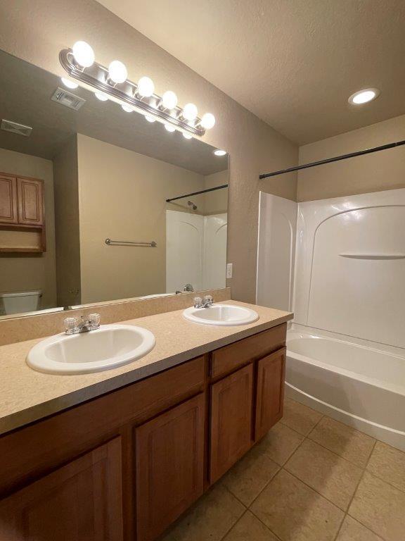 Building Photo - 3631 Vanguard Dr