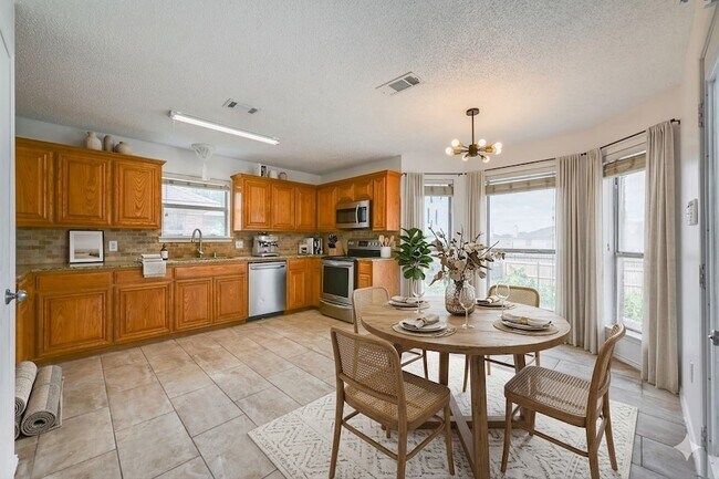 Building Photo - 809 Elbe Dr