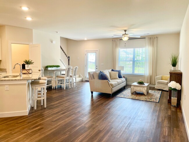 Building Photo - Heron | 3 Bed 2.5 Bath | Garage | 1800 sf