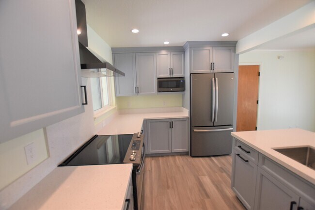 Building Photo - Beautiful 1,396 square foot home situated ...