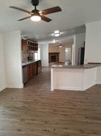 Building Photo - Charming 4BR Home in Cave Springs
