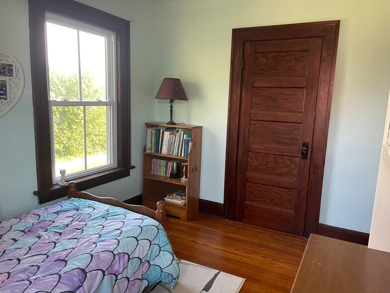 Bedroom 3- second level - W5198 Advance Rd