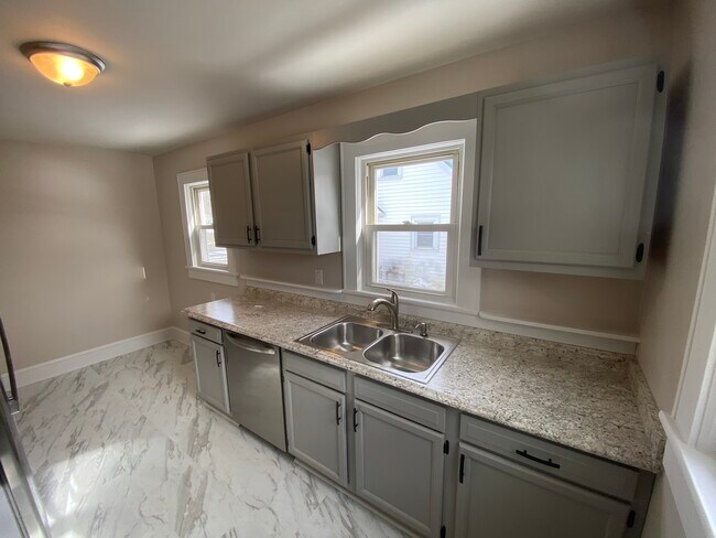 Building Photo - 655 Fisher Rd