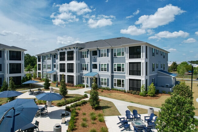 Building Photo - Encore On The Green