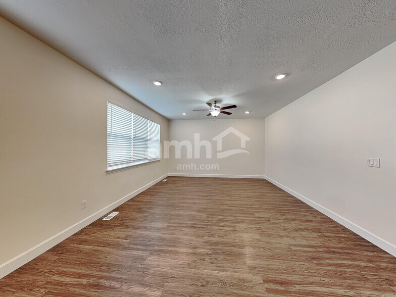 Building Photo - 2325 S Wild Horse Way