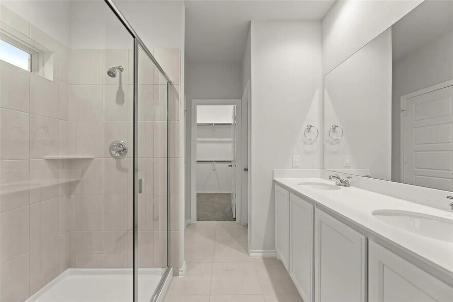 Master Bath, and Shower - 2004 Poppy Way