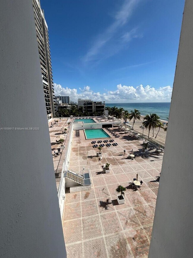 Building Photo - 2301 S Ocean Dr