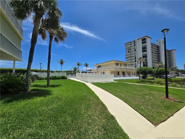 Building Photo - 10600 S Ocean Dr
