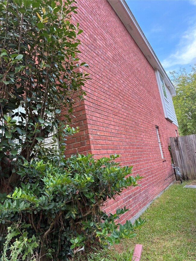 Building Photo - 12422 Hammersmith Dr