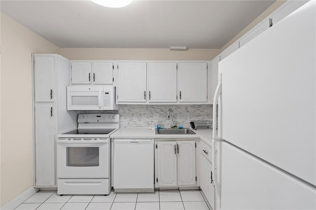 Building Photo - 8350 Sands Point Blvd