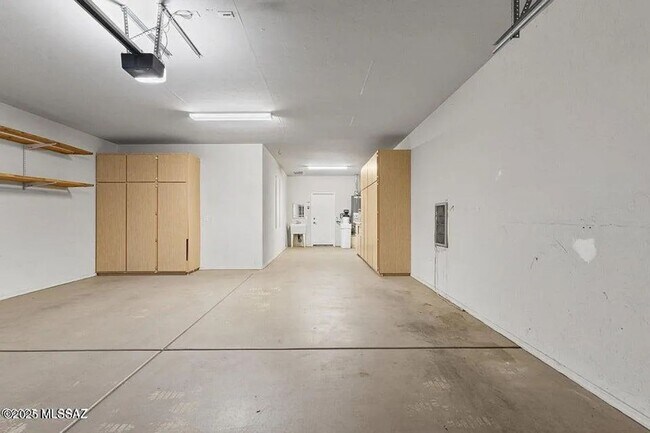 Building Photo - Spacious 3BR House in Sahuarita with Pool!