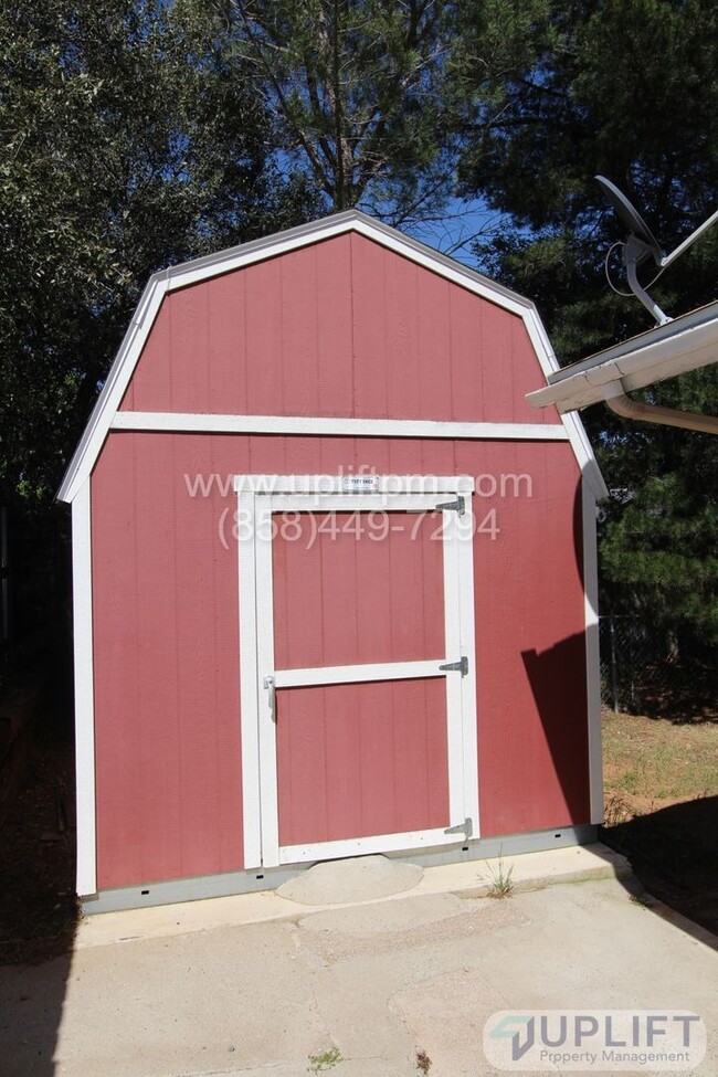 Building Photo - 2 Bed, 1 Bath House w/ AC, Storage Barn