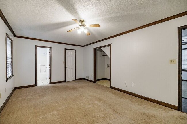 Building Photo - 145 Shadow Moss Dr