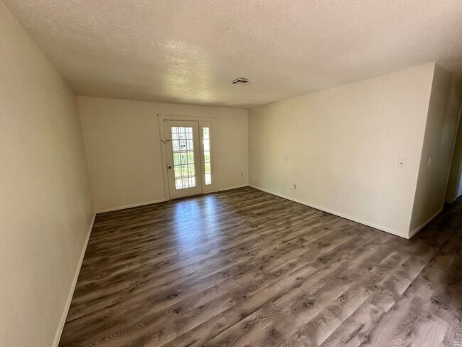 Building Photo - 3 bed 1.5 bath NW OKC