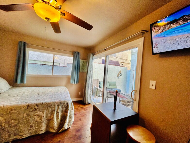 Building Photo - 604 17th St