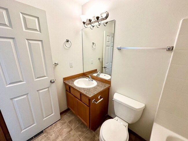 Building Photo - Charming 4-Bedroom Home with Large Fenced Yard and Modern Updates in Ellensburg