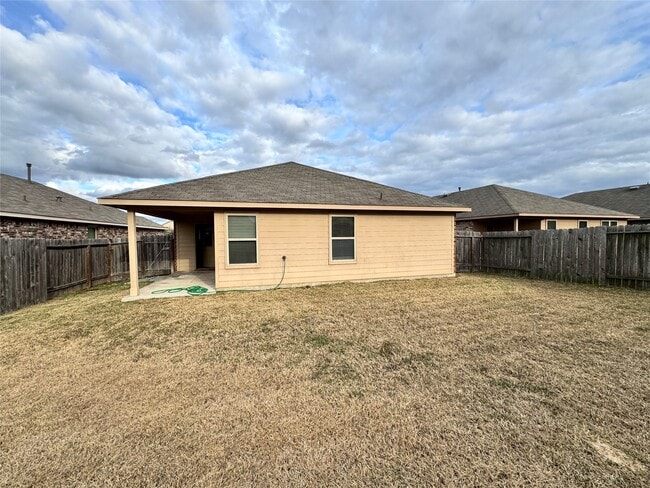 Building Photo - 6015 Lilly Belle St