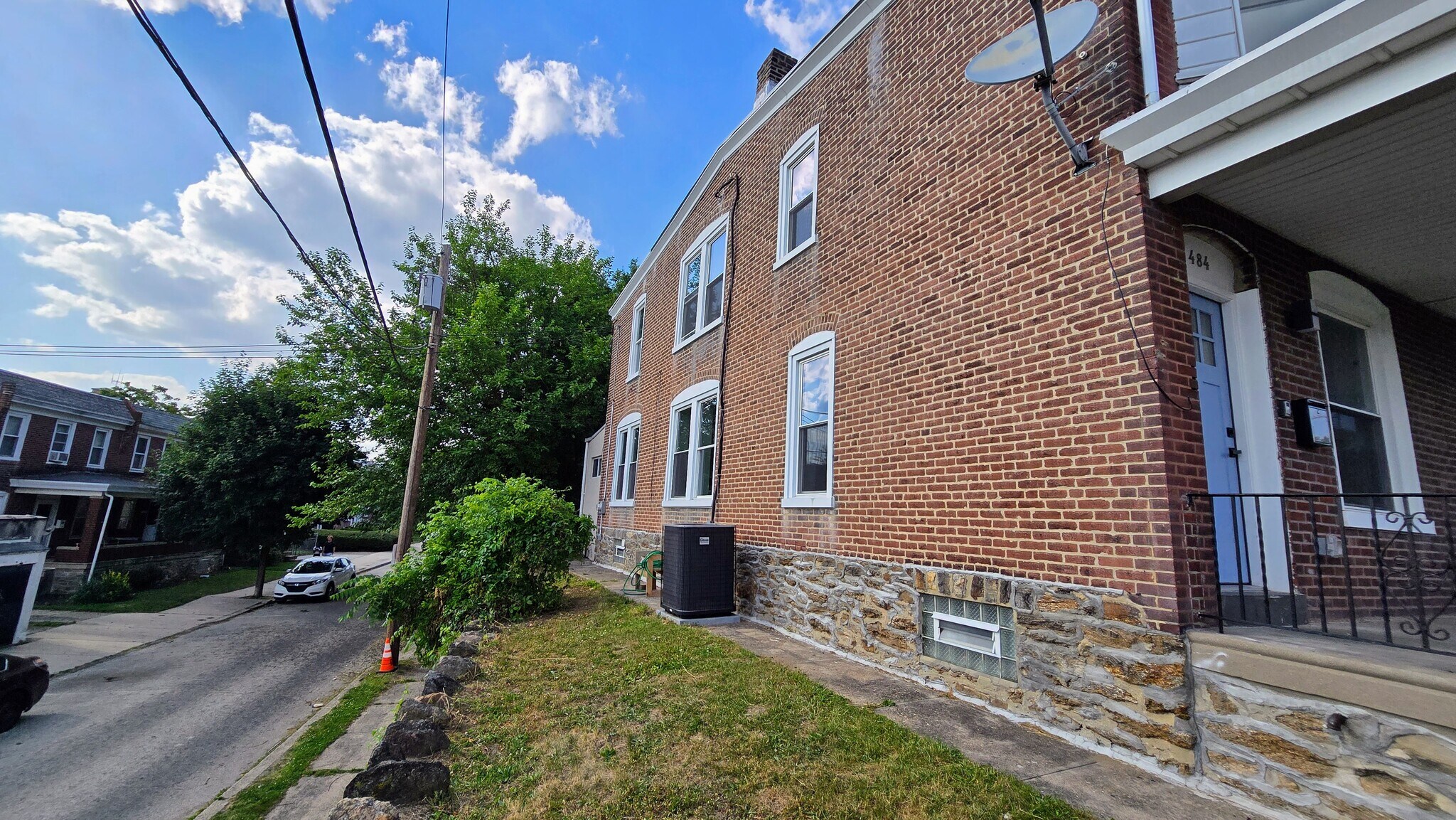 Building Photo - 484 Shurs Ln