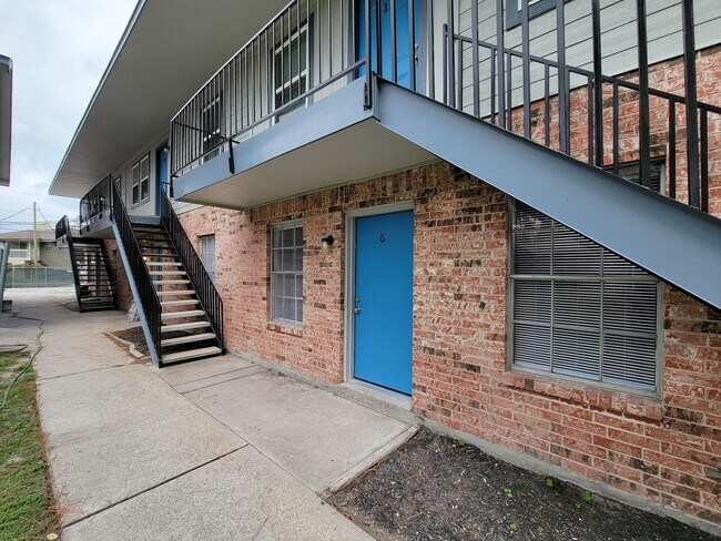 Building Photo - 3206 Lobit Dr