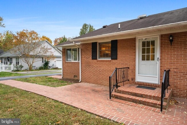 Building Photo - 21692 Potomac View Dr