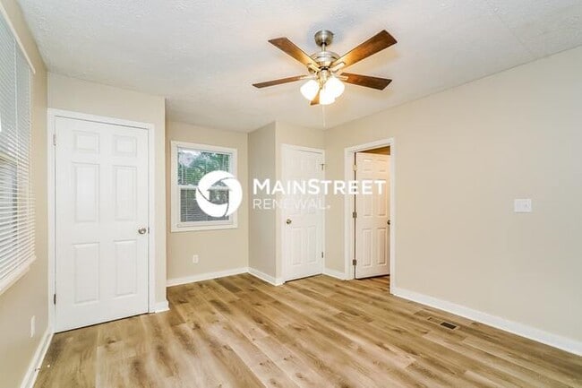 Building Photo - 3 Bedroom Pet-Friendly Home in MARTINSVILLE, IN with Main Street Renewal