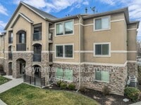 Building Photo - 905 S Main St