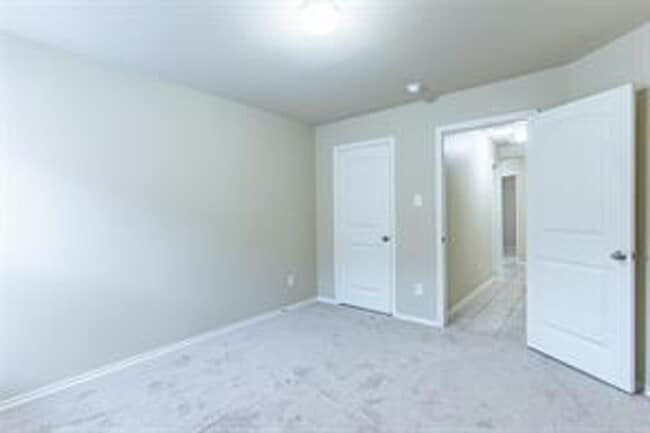 Building Photo - Single-family beautiful home has 5 bedroom...