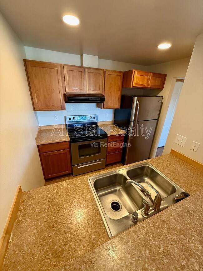 Building Photo - 9625 Independence Dr