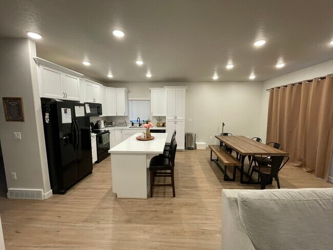 Building Photo - 12842 S Quail Lake Dr