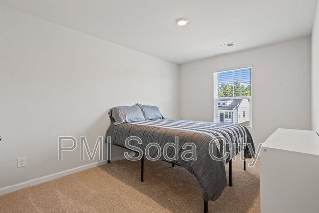 Building Photo - 626 Quartz Ln