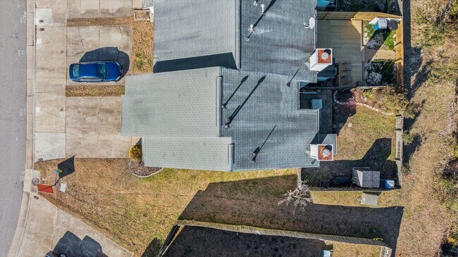 Building Photo - 762 Quesnel Dr