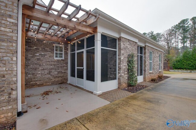 Building Photo - 8599 Bellewood Ln NW