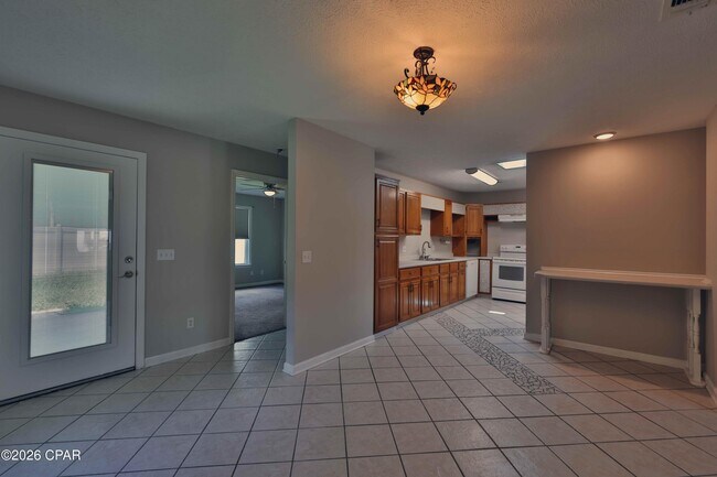 Building Photo - 3931 Treasure Cir