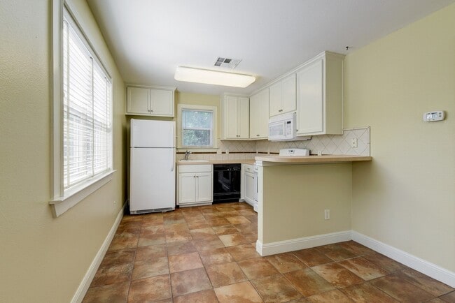 Building Photo - 4527 Avenue B