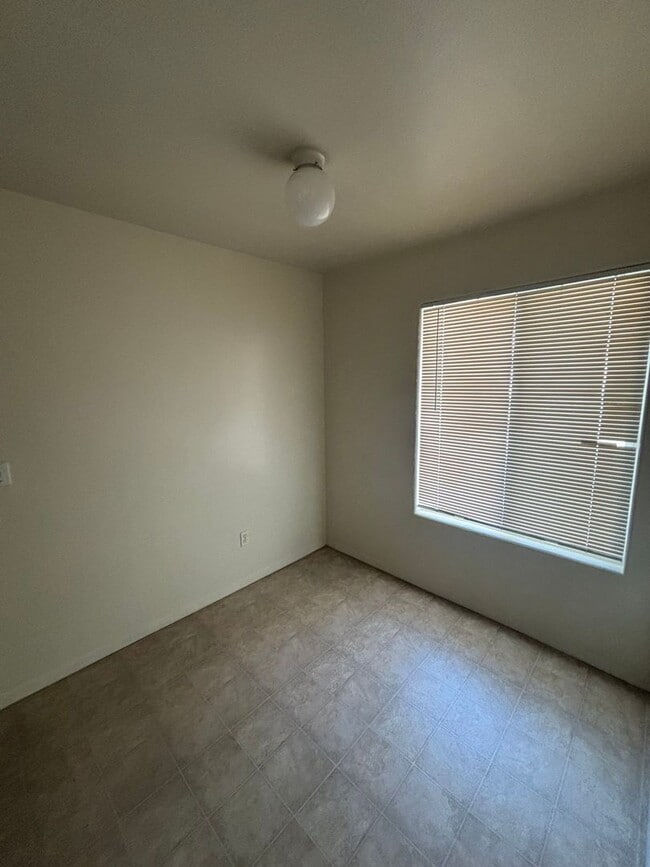 Building Photo - 4115 Ardmore Ave