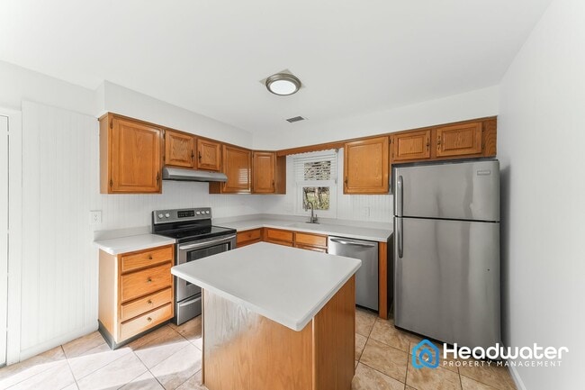 Building Photo - House for Rent in Coatesville