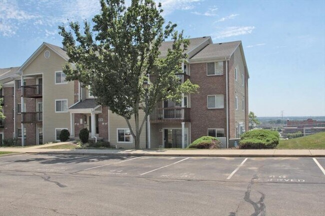 Building Photo - 8919 Eagleview Dr