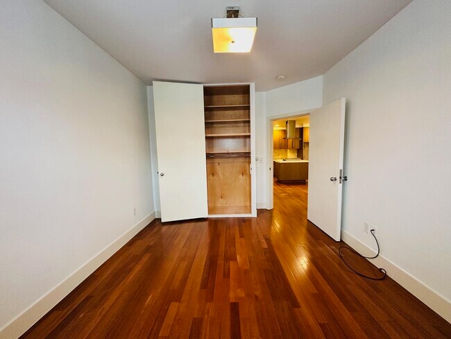 Building Photo - 81 W 27th St