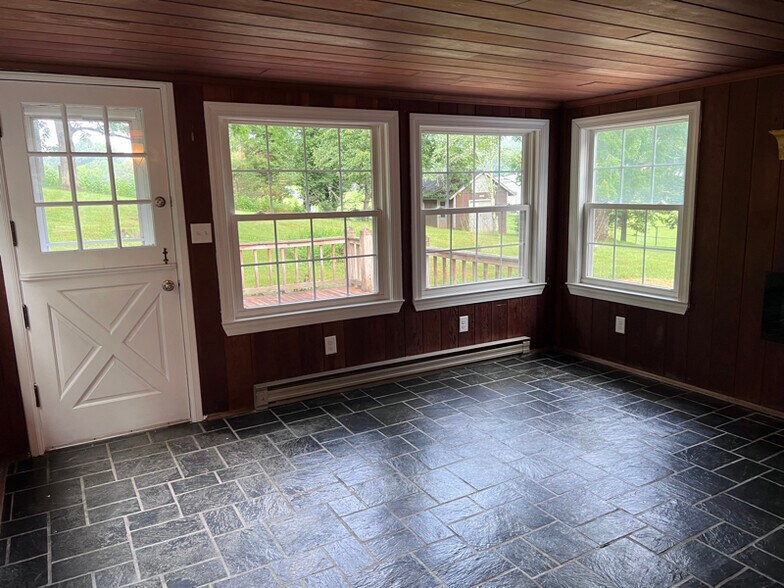 Building Photo - 707 Borden Rd