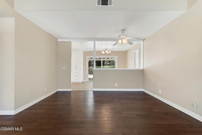 Building Photo - 47 Dorrit Ct
