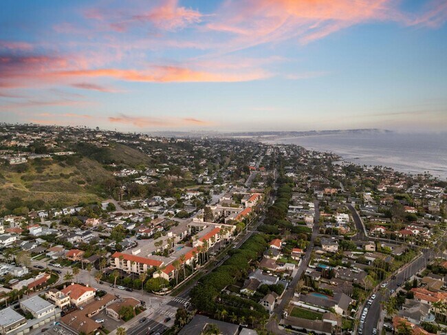 Building Photo - 6333 La Jolla Blvd