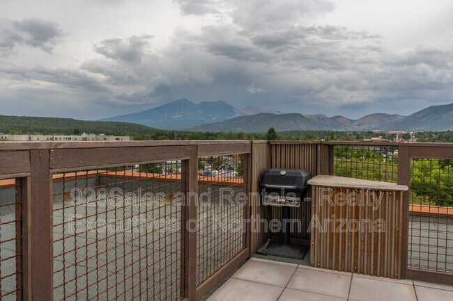 Building Photo - 207 S Beaver St